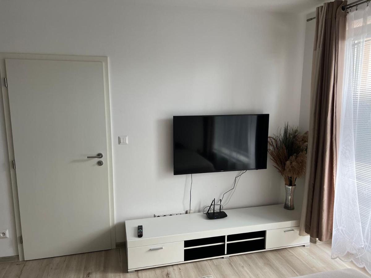 Beautiful 2 Bedroom Apartment Простєйов Екстер'єр фото