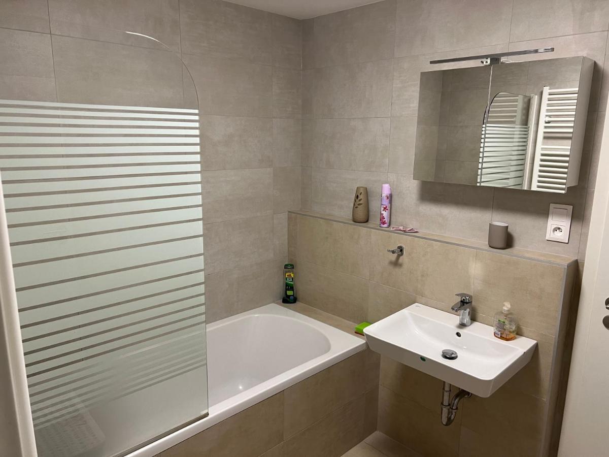 Beautiful 2 Bedroom Apartment Простєйов Екстер'єр фото